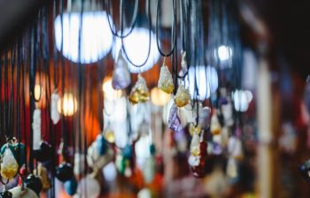 Comment porter des bijoux égyptiens à la plage ?