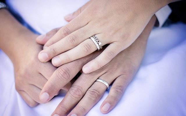 Quels bijoux faut-il offrir aux futurs mariés ?