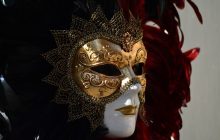 Les matériaux utilisés pour créer un masque vénitien original